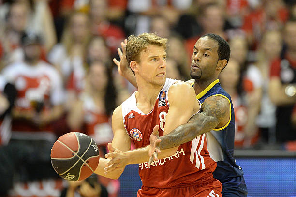 过边路传中 过边路传中