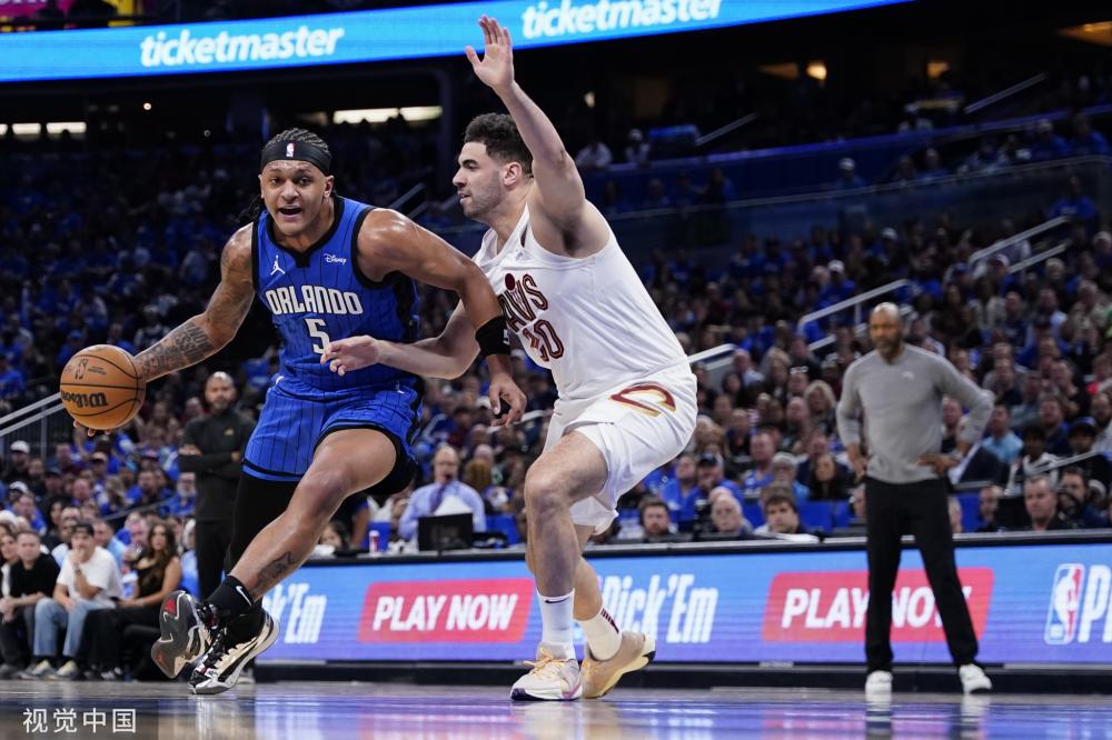 但顶弧拿球 但顶弧拿球